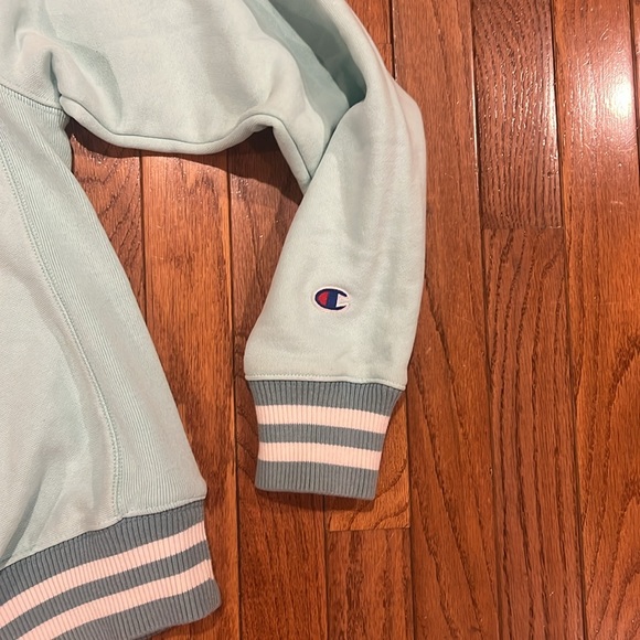 Champion Sweatshirt - Picture 2 of 3